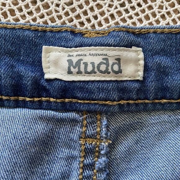 Mudd Shorts Size 11 Distressed Embroidered Raw Hem Denim Stretch Cheeky Y2K - Picture 3 of 7